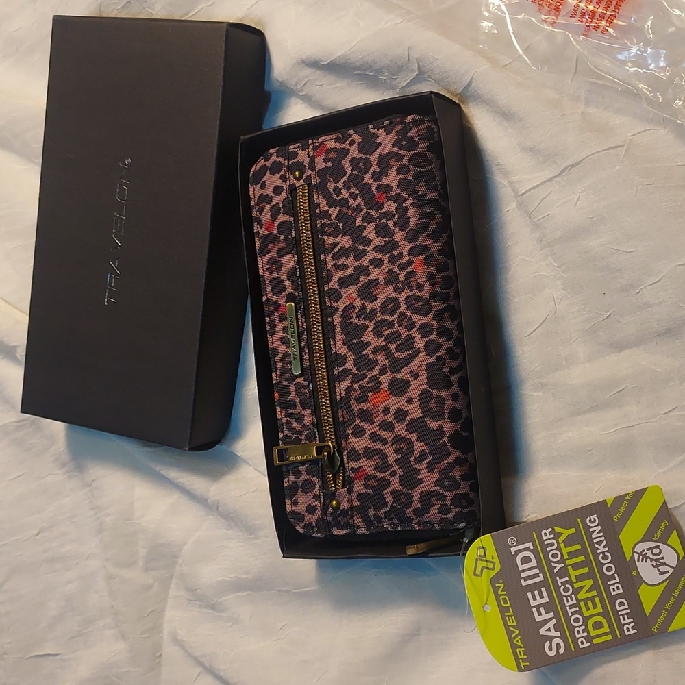 Travelon new rfid blocking wallet/wristlet